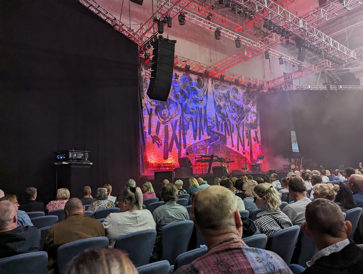 toolbum's tweet image. Waiting for @BillBailey