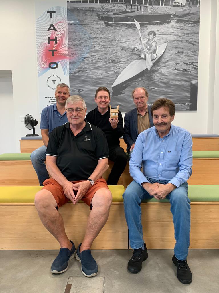 Helsingin Pyttykerhon hallitus kokoontui tänään <a href="/Urheilumuseo/">TAHTO</a> ssa, ota kerhon fb sivut seurantaan, paljon mielenkiintoista historiaa ja tulevaa tiedossa! Kannattaa käydä myös TAHTO museossa! #pyttykerho #helsinki #tahto