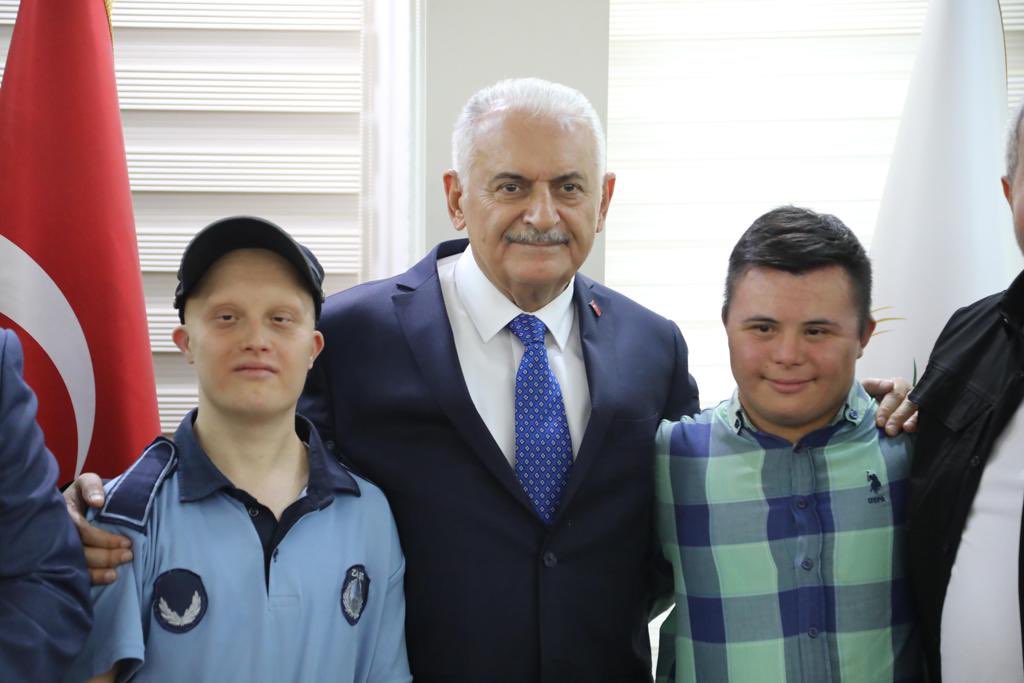 BY's tweet photo. Kınıklı hemşehrilerimle kucaklaştık.

Bizleri ağırlayan Kınık Belediye Başkanımız Sadık Doğruer’e teşekkür ediyorum. 

📍Kınık Belediye Başkanlığı https://t.co/rClL70cpRz