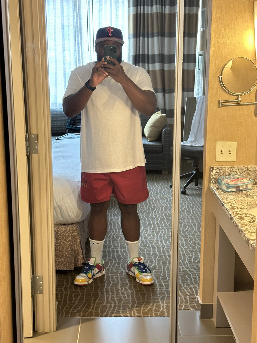 DrPrinceBlue's tweet photo. Gonna grab me some grub before my first game ever at Citizen’s Bank Park to see the #Phillies #RingTheBell #NikeSB #SandyBodecker #Home #Philly https://t.co/TTzYeN0Pvo