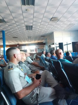 Yaritza47316778's tweet photo. Oficiales de la #AduanaCienfuegos recibieron esta mañana de conjunto con demás autoridades que trabajan en frontera una preparación organizada por ECASA donde se abordó acerca de la seguridad de los aeropuertos y la aeronáutica civil en #Cuba
#AduanadeCuba 
#PorUnaFronteraSegura https://t.co/Oc3yT7wjTk