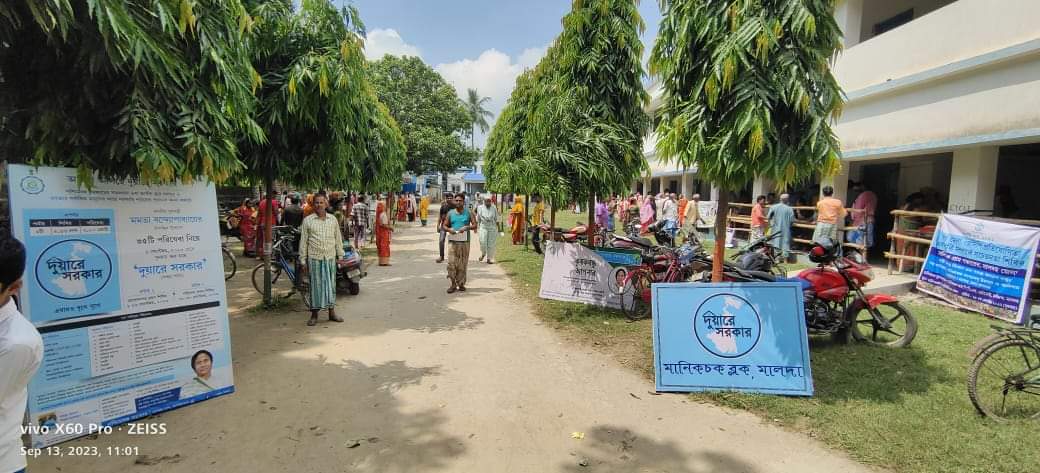 district_malda's tweet photo. Glimps of Duare Sarkar VII camp at Manikchak Block.

#DuareSarkar
#maldadistrictadministration
District Administration Malda
Egiye Bangla https://t.co/4mk5nzWwES