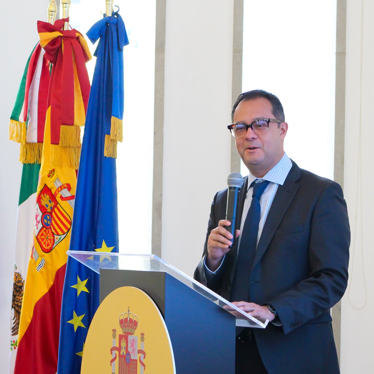 camescommx's tweet photo. Como parte de las acciones de nuestra Comisión de Sostenibilidad, recibimos a @GabrielYorio, Subsecretario de @Hacienda_Mexico; quien nos habló de la Taxonomía Sostenible y la actual Estrategia de Movilización de Financiamiento Sostenible de la #SHCP 

#EventoCAMESCOM #Inversión https://t.co/kL5ILQJyID