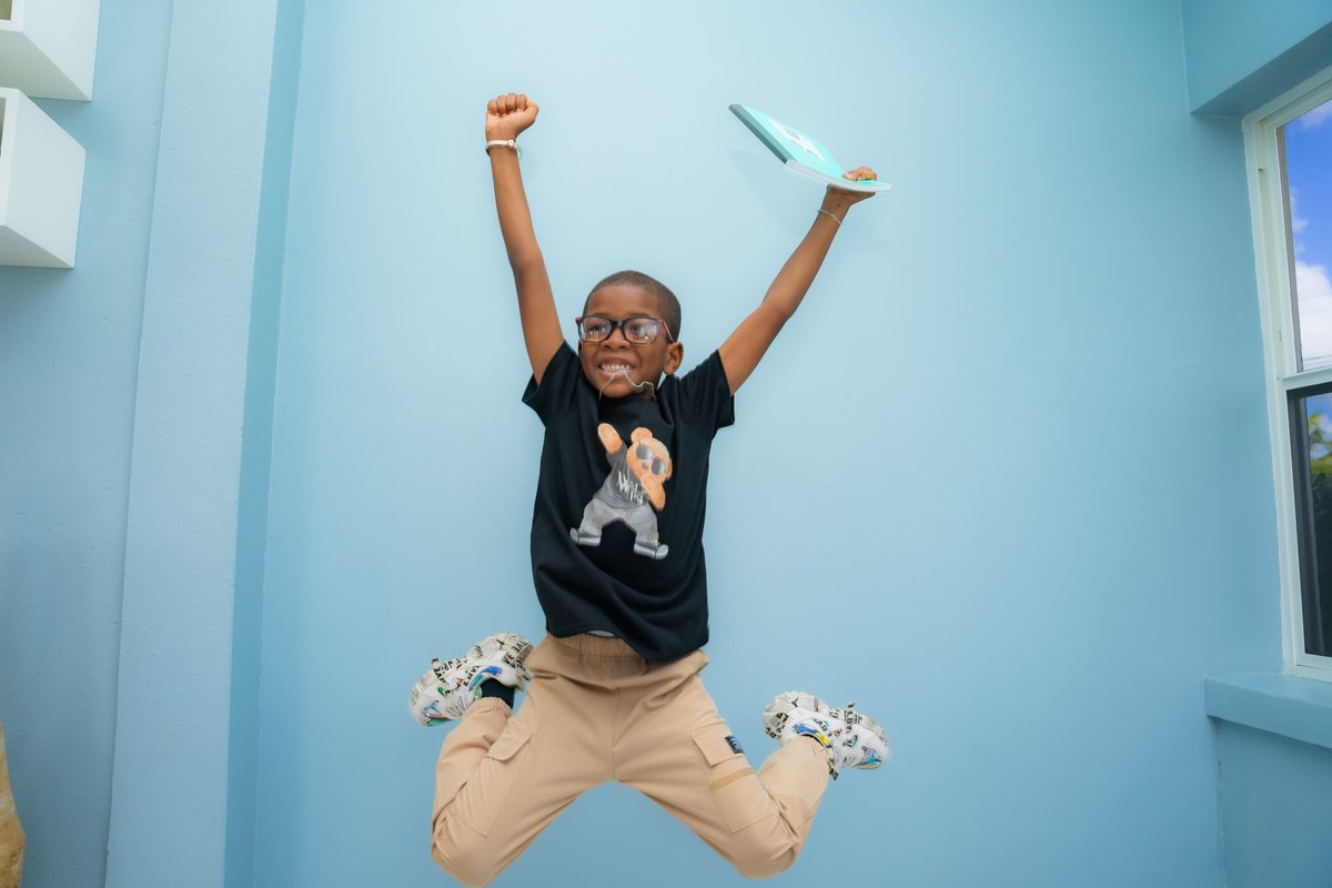 MarketinMachine's tweet image. Spreading positive vibes and creating moments of joy is all part of the job! Here's a sneak peek from our recent Back-To-School content shoot. 📸✨

Client: @eyesfirstskn

#EyesFirst #PhootShoot #BackToSchool #Marketing #ThinkMarketingThinkMachine #MarketingMachine