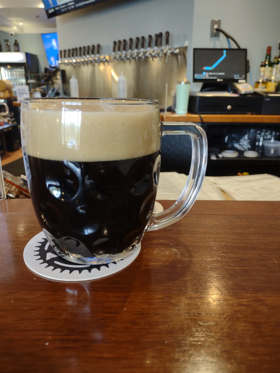 BeerSnobSean's tweet image. 1st visit @akronymbrewing in Medina, OH.  Piss poor pour of this #schwarzbier  Free sticker!  Friendly service.  #properglassware @1SickAssFool @brewerytravels @RealBMaxwell @MikeSlomba