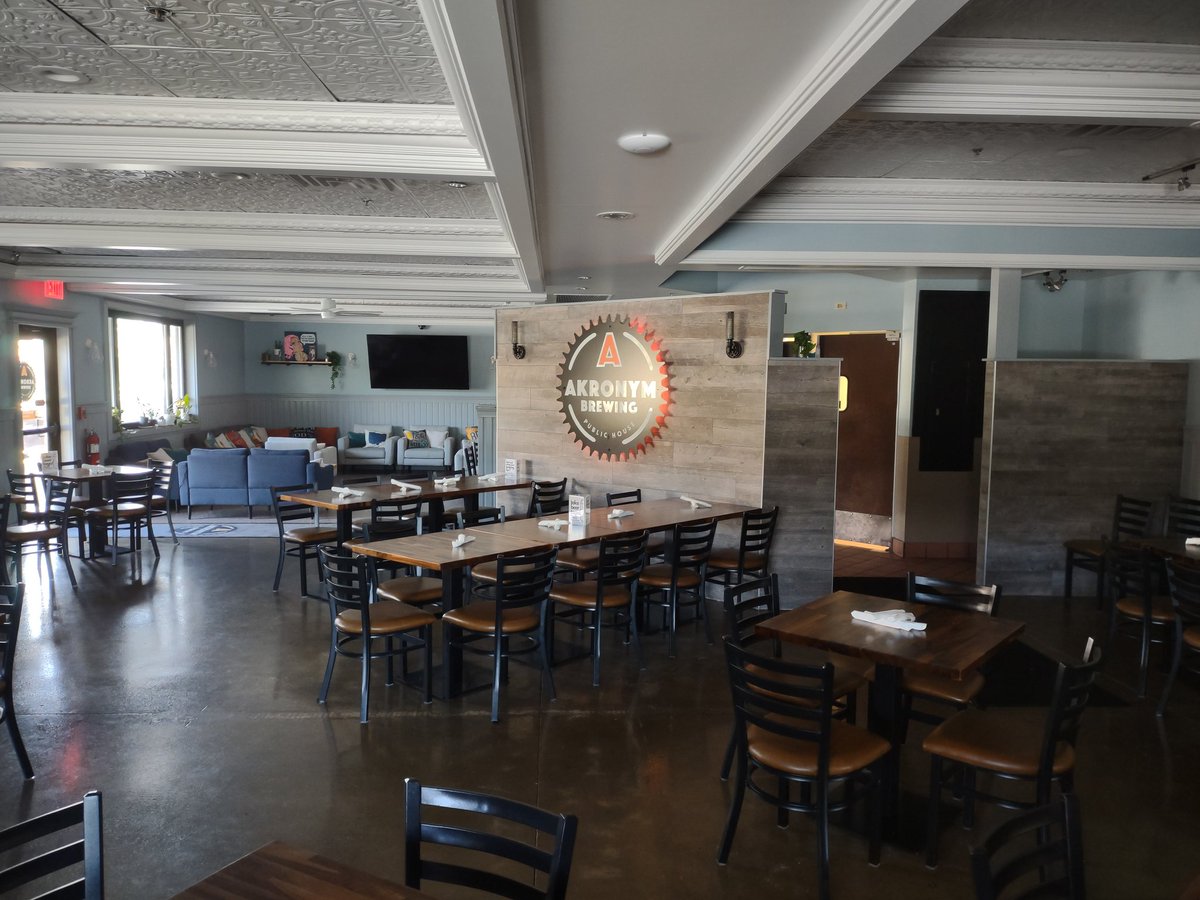 BeerSnobSean's tweet image. 1st visit @akronymbrewing in Medina, OH.  Piss poor pour of this #schwarzbier  Free sticker!  Friendly service.  #properglassware @1SickAssFool @brewerytravels @RealBMaxwell @MikeSlomba