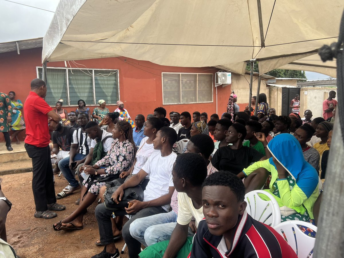 fx_sosu's tweet photo. Why would EC want to register less than 15% of potential qualified voters in MADINA ?
#SayNoToVoterSupression
#ProtectOurRightToVote
#EveryVoterMustRegisterToVote
#MadinaIsAlert https://t.co/HbQknNMFG9