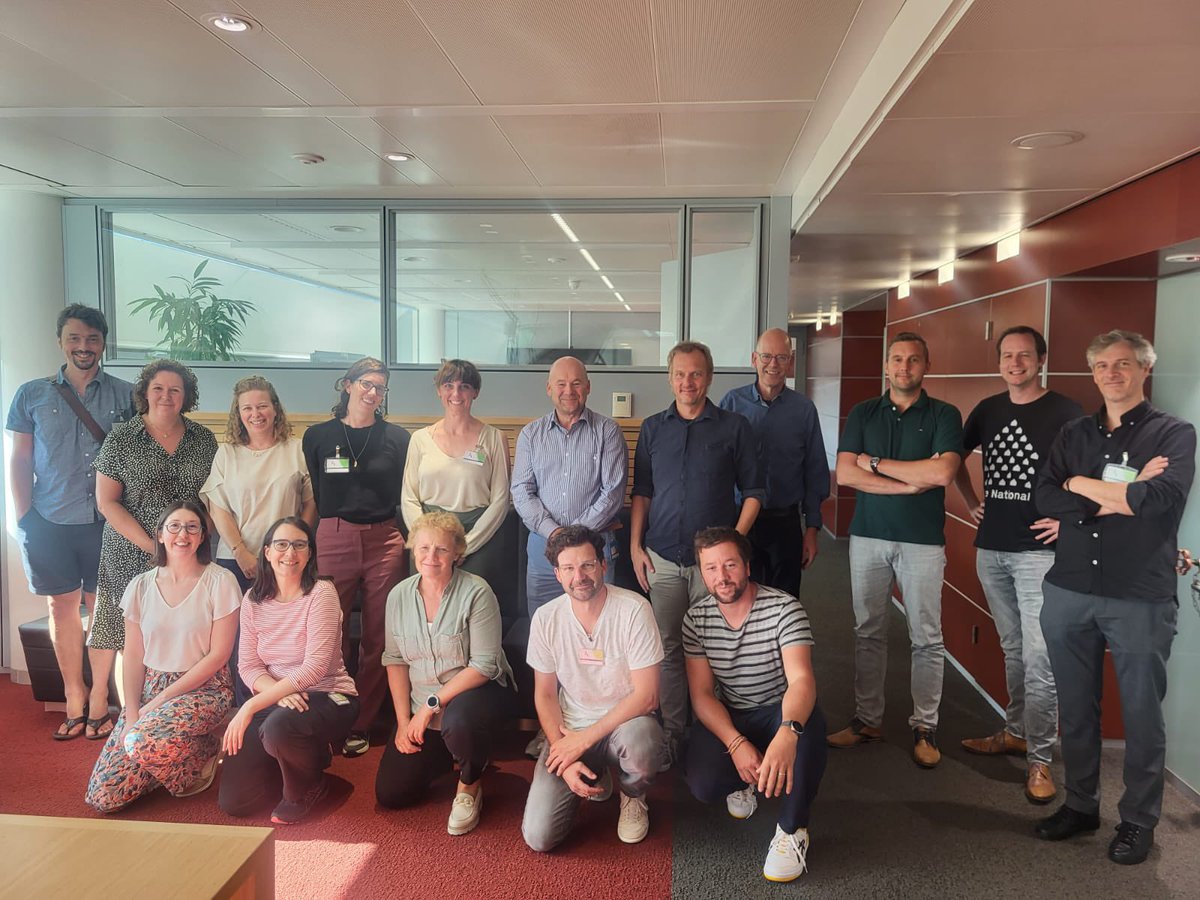 Een interessante dag van kennisuitwisseling tussen collega’s van het Nederlands <a href="/Het_Kadaster/">Het Kadaster</a> en <a href="/digi_vlaanderen/">Digitaal Vlaanderen</a> over #Geodata
 #Opendata, over de #DataPublicatie -keten en -straat, over #Dowload, #Geopunt en #PDOK! 
Dank je Nicolien en Fons voor de uitnodiging! Wordt vervolgd…