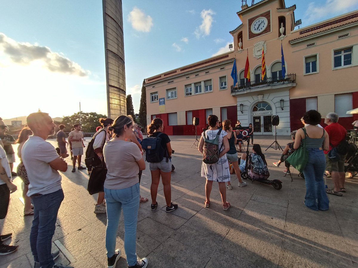 sosciutatvella's tweet photo. Avui Plataforma Salvem el Barri Antic hem participat a la roda de premsa d'inici campanya x aturar el desnonament de l'Estudi Nou. El nostre suport al jovent del #CSOA LaKasa Estudi9 #SantaColoma #Gramenet #SalvemBarriAnticGramenet #PERI #ProuEspeculació https://t.co/kHsqEBpcyZ