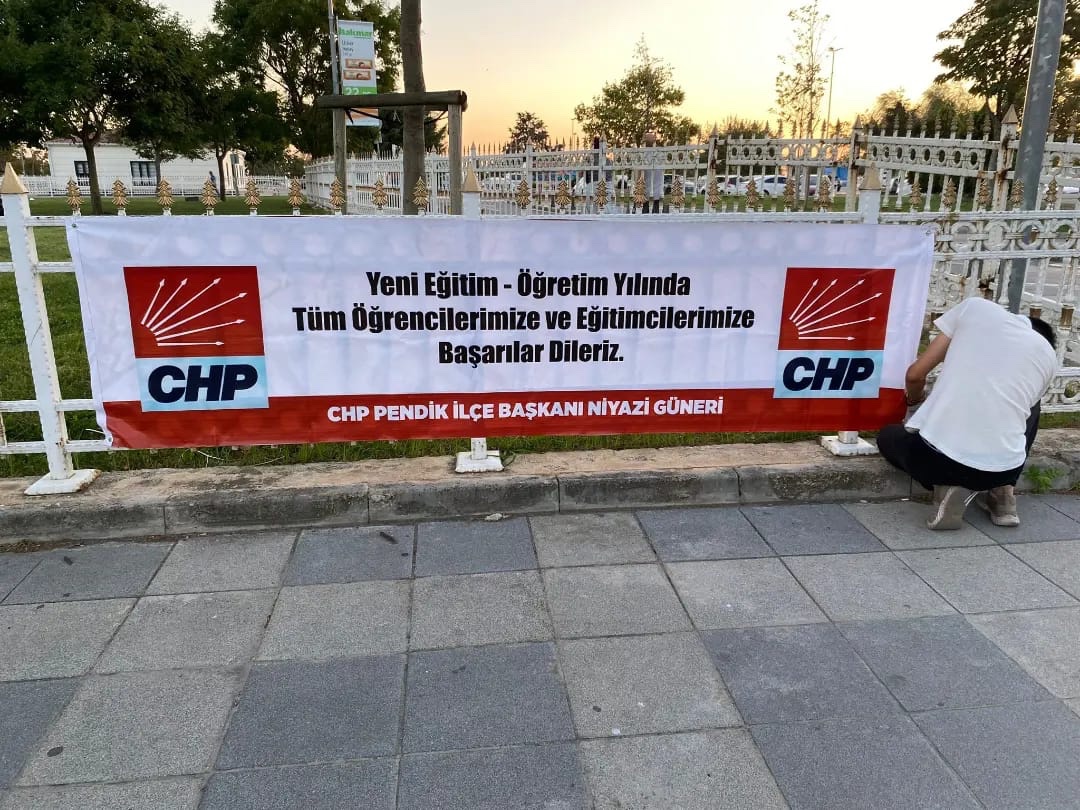 yenignclkpendik's tweet photo. İlçe merkezimize yeni eğitim-öğretim yılı için pankartlarımızı astık.
2023-2024 eğitim ve öğretim yılı tüm öğrencilerimize ve öğretmenlerimize hayırlı olsun!
Başarılar dileriz.
#ilkokul #egitim #CHP #chppendik https://t.co/AZGlsRSEDX