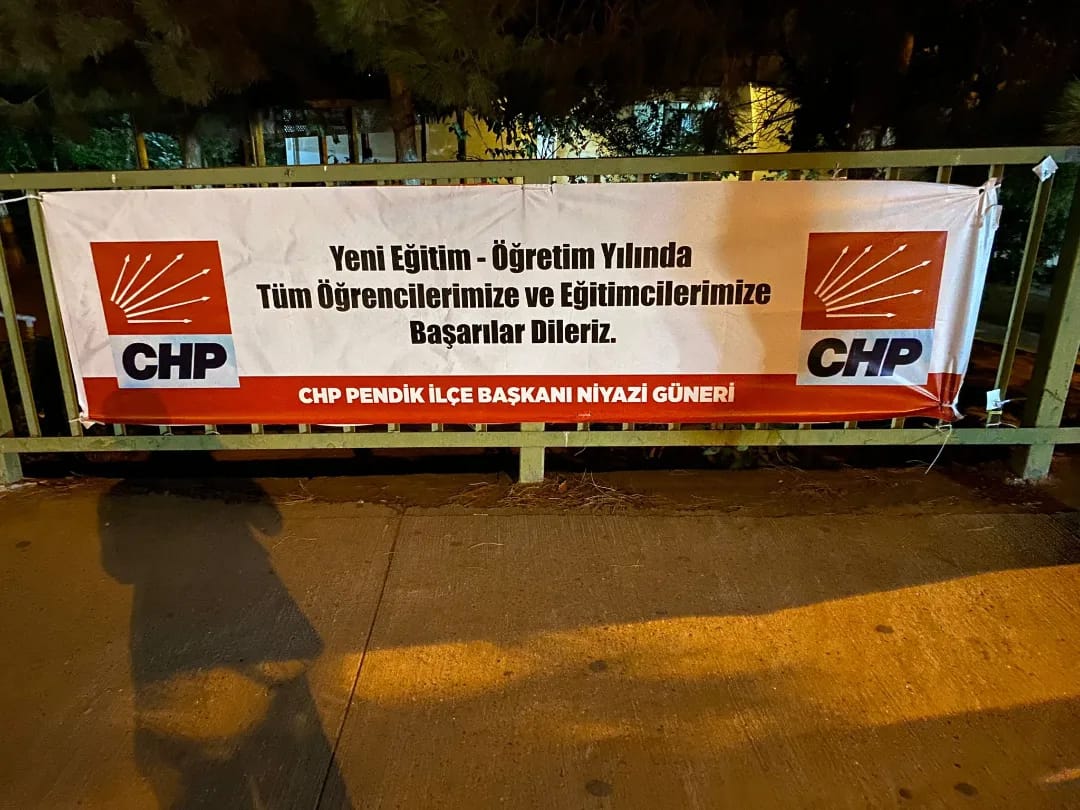 yenignclkpendik's tweet photo. İlçe merkezimize yeni eğitim-öğretim yılı için pankartlarımızı astık.
2023-2024 eğitim ve öğretim yılı tüm öğrencilerimize ve öğretmenlerimize hayırlı olsun!
Başarılar dileriz.
#ilkokul #egitim #CHP #chppendik https://t.co/AZGlsRSEDX