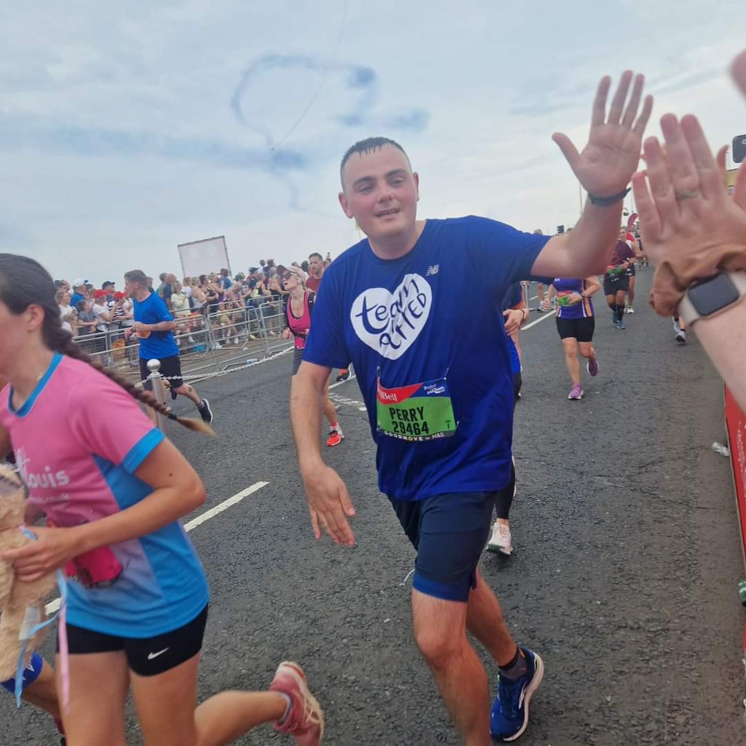 Perry_fletch's tweet photo. What a great experience. It was difficult in the heat but well worth it for a great cause. 

#GreatNorthRun #fundraising #teamalfred https://t.co/UNjX2JSFWK