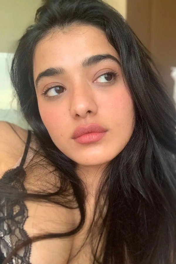 F57azEwaIAAmAFk?format=jpg&name=900x900