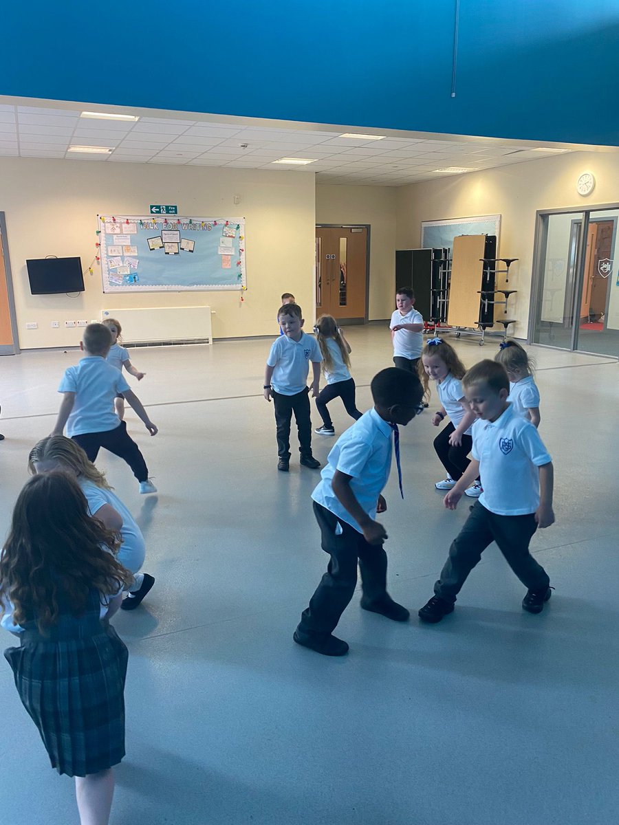 UdstonP1s's tweet photo. We had our Magic Shoes on for gym this week in Room 3 👟 and after learning our new sound we created a fun game called Apple Apple Anchor, ask them how to play it! 🍎⚓️ https://t.co/iK1Tjoq1q2