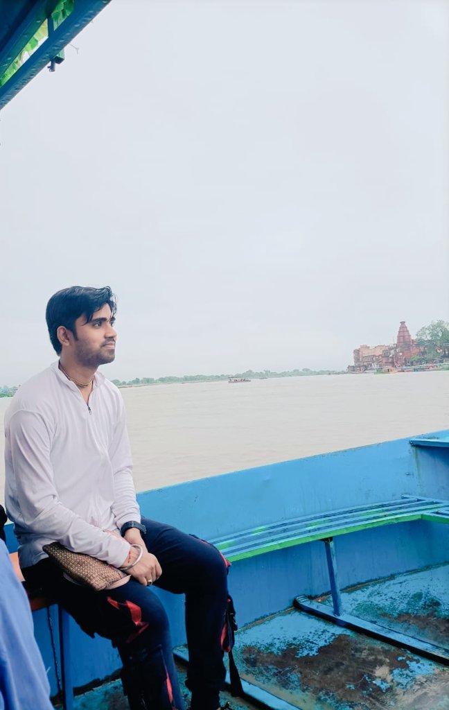 RaushanSunrow's tweet photo. Sometimes you can't explain what you can see in a person, It's just a way they take you to a place where no one else can.

#ElonMusk 
#Bharat 
#Twitter 
#people https://t.co/t1yrfz53nv
