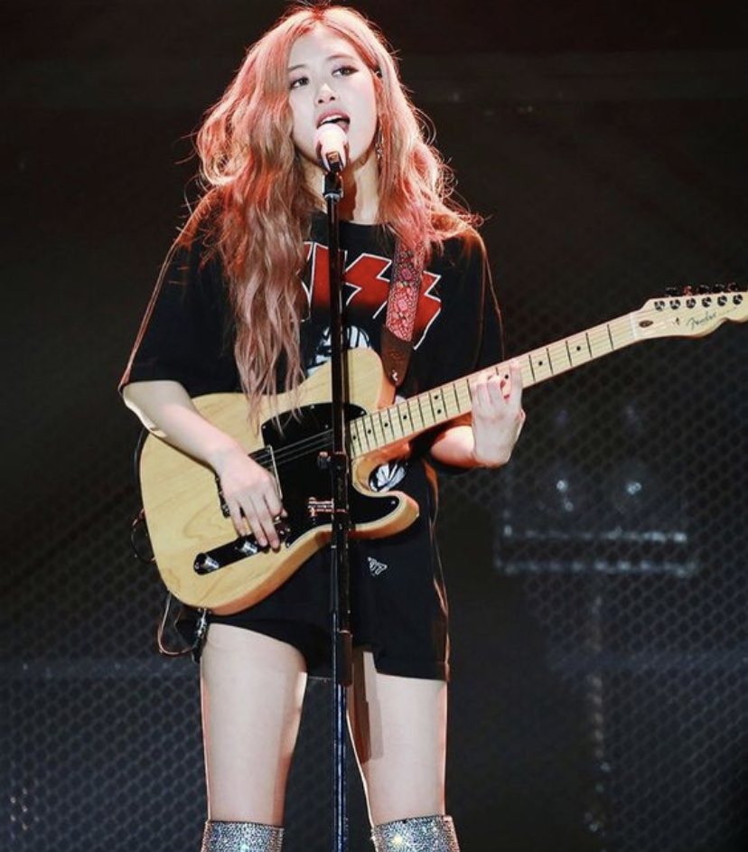 yunjinpicz's tweet photo. this rosé                            this yunjin https://t.co/9YH6WjZAl9