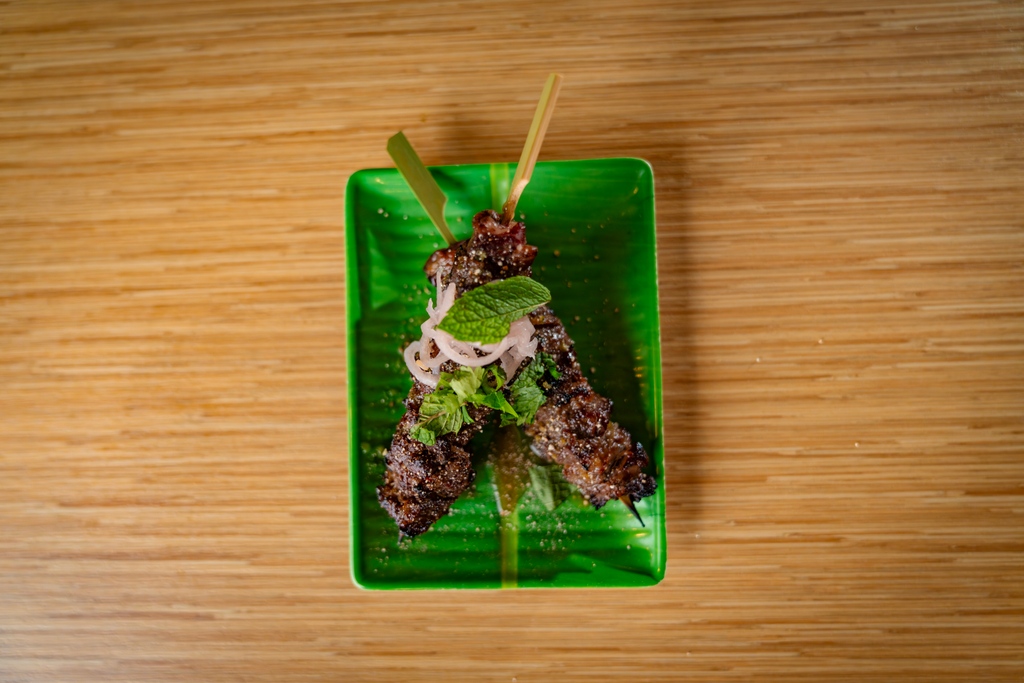 405businessmag's tweet photo. From Laos With Love
James Beard finalist Jeff Chanchaleune keeps two tiny tools in his apron, using them for virtually everything as he cooks big flavors at Ma Der Lao Kitchen. Read his delicious story: https://t.co/04C9PEZoTp https://t.co/TLfFzBKF2Z
