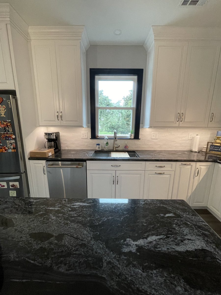 HarborStoneCon1's tweet photo. Recent kitchen remodel we completed 🤩 this kitchen is certainly the heart of the home! #kitchendesign #kitcheninspiration #harborstoneconstruction https://t.co/PKdovK7dN3