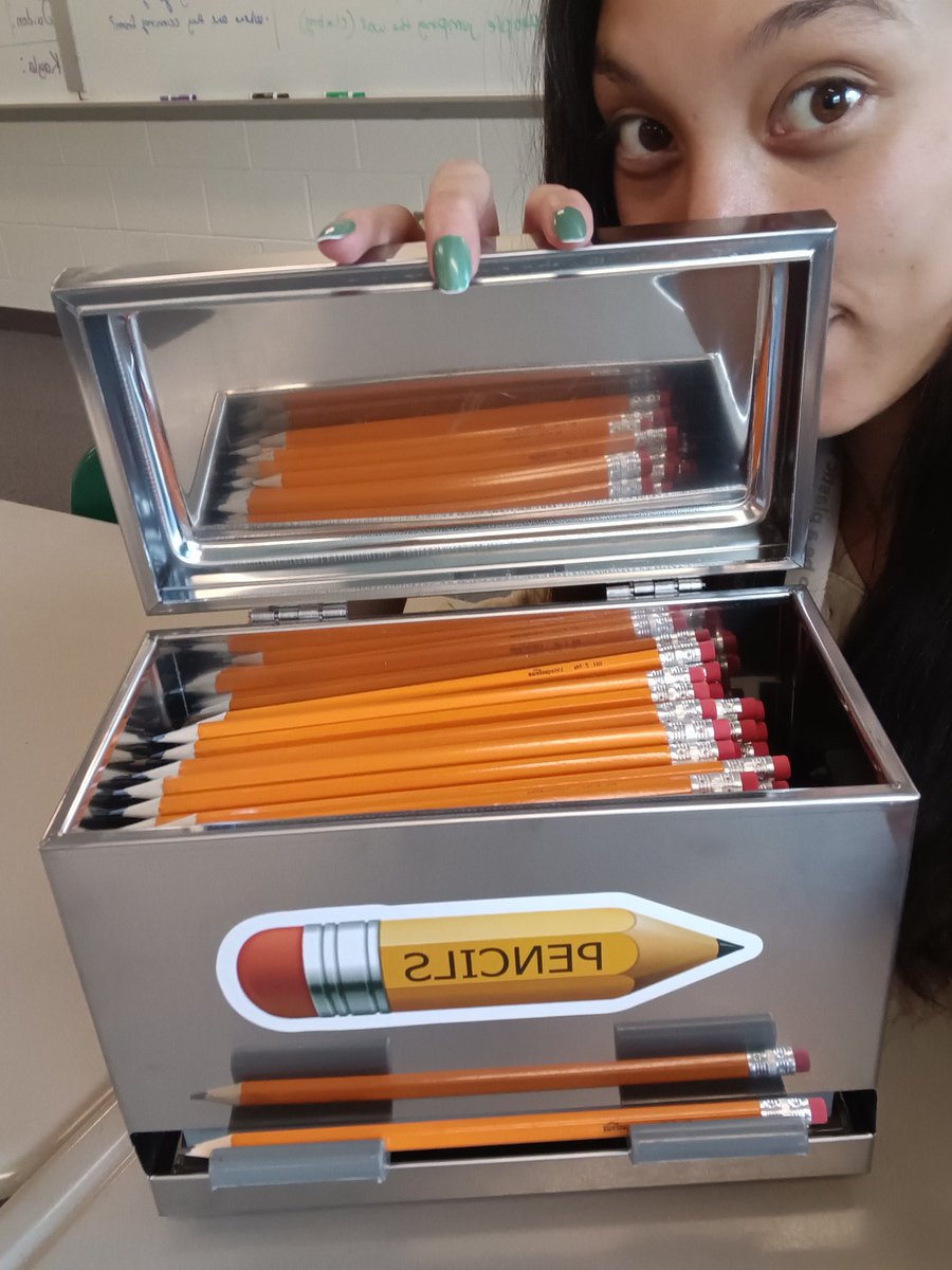 De_Washburne's tweet photo. "And YOU get a pencil!" 
Thank you so much for the gift today \^.^/ https://t.co/EvgvntuhRx
