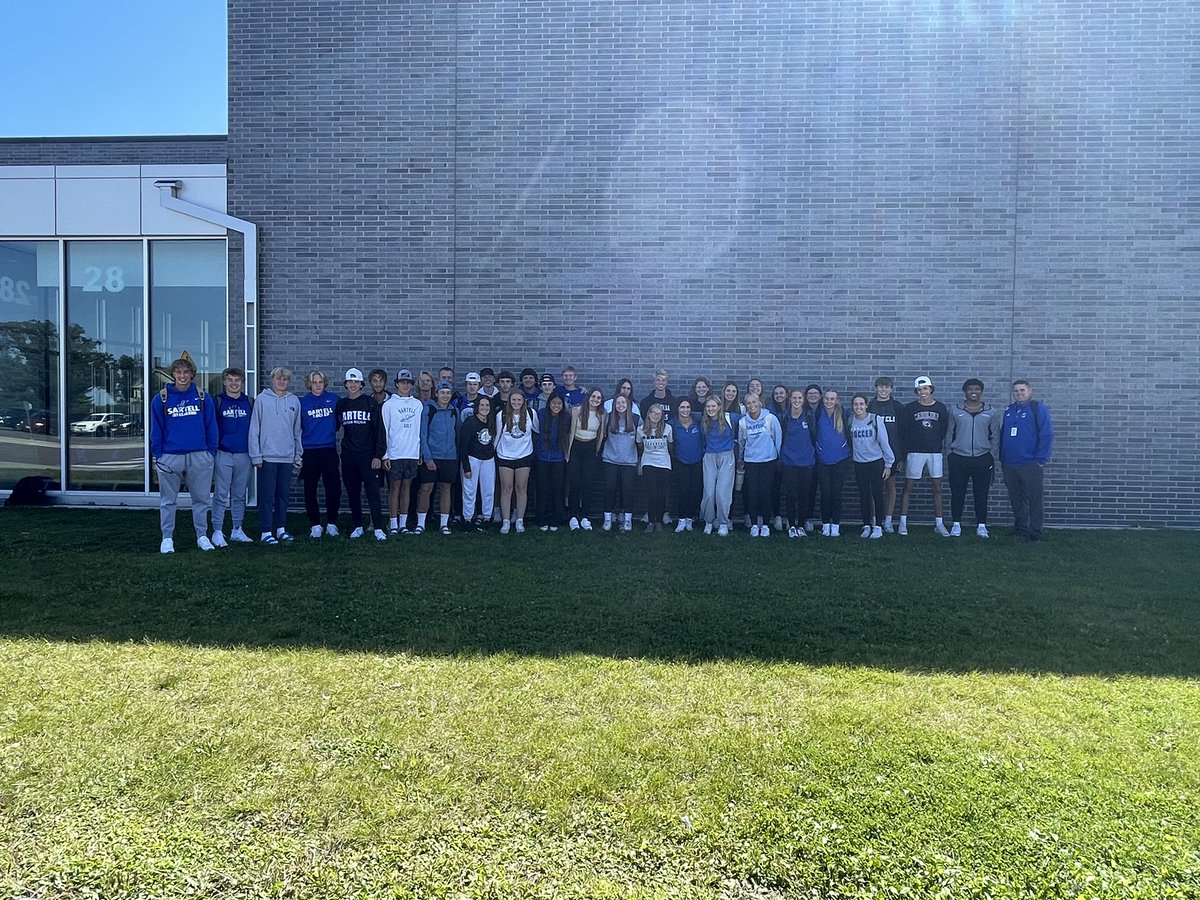 gosartellsabres's tweet photo. It was a great day at the Central Lakes Conference Leadership Workshop in Brainerd. We brought 40 students to learn from @Mentally_Strong! Thanks to @BRDWarriorsAD for hosting. #Rollsabres #Leaders #LearnBurnReturn https://t.co/69dXptM155