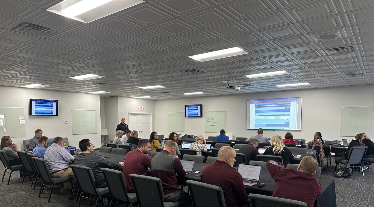 eesinnovation's tweet photo. Today several district partners attended training on our new EES Employ App. This App will allow our 28 partnering districts to micro-credential students in the IDOE's Employability Skills of Effective Communication, Collaboration, and Work Ethic. #K12Boost #EESEmploy https://t.co/EohFLZuLVF