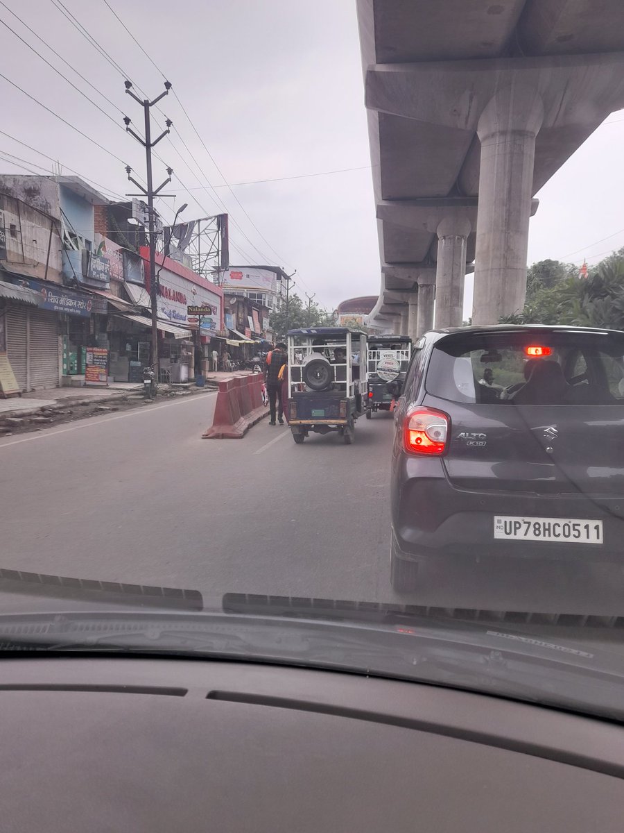 SHASHWA52778015's tweet photo. Horrible E Rickshaws making the traffic worst.  Remove them asap 90 % of the traffic problems will be automatically solved JAI HIND https://t.co/6Yr9Ob9n95