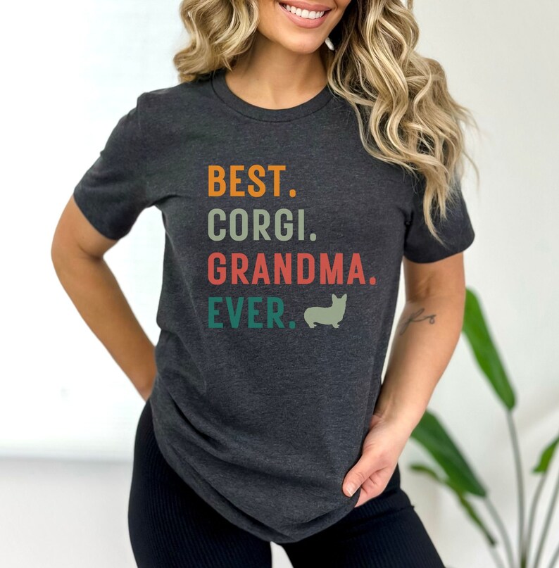 Show Off Your Love for Your Furry Grandparents with Our "Best Corgi Grandma Ever" T-shirt! 😍 
🛍️ Shop Now: etsy.com/shop/splootvil…
#CorgiGrandma #SplootvilleStyle #CorgiLove #GrandpupPride #DogLoversFashion #QualityTees #WearYourLove