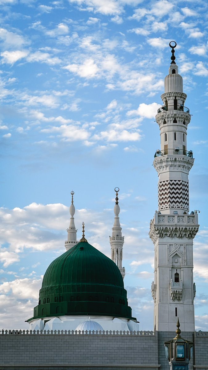 '

أُغْرُبي يا شُموسُ دَهْرًا مُؤبدْ
فَلَقدْ غِيلَ بالسمومِ مُحمَّدْ

#استشهاد_الرسول
#يارسول_الله
#أبا_الزهراء 
#استشهاد_الرسول_الأعظم 
#استشهاد_النبي
#يامحمد