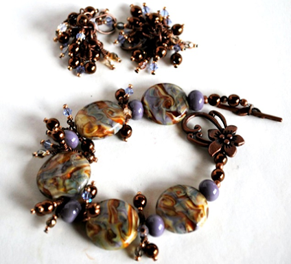 PamelaBaker67's tweet photo. https://t.co/wtrwwATFfi @bluemorningexpressions #LavenderGoldBraceletEarrings #AutumnBlog
https://t.co/9AEThZfTZW https://t.co/BBIEeA7jNh