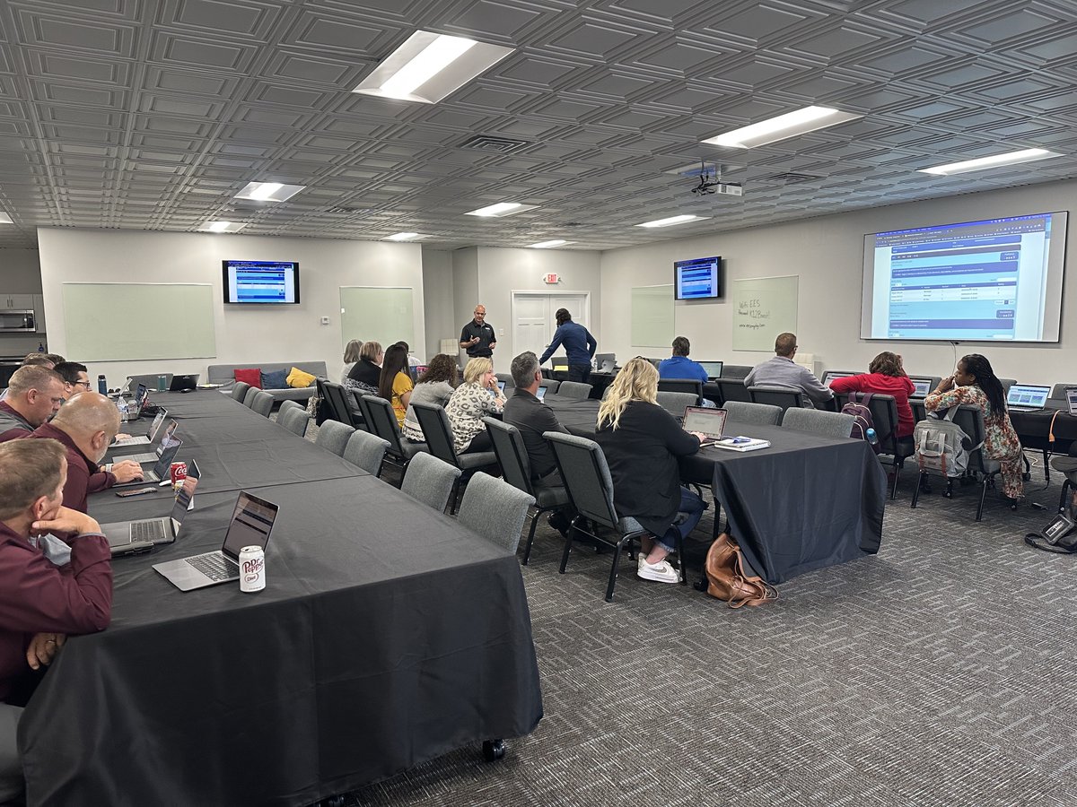 eesinnovation's tweet photo. Today several district partners attended training on our new EES Employ App. This App will allow our 28 partnering districts to micro-credential students in the IDOE's Employability Skills of Effective Communication, Collaboration, and Work Ethic. #K12Boost #EESEmploy https://t.co/EohFLZuLVF