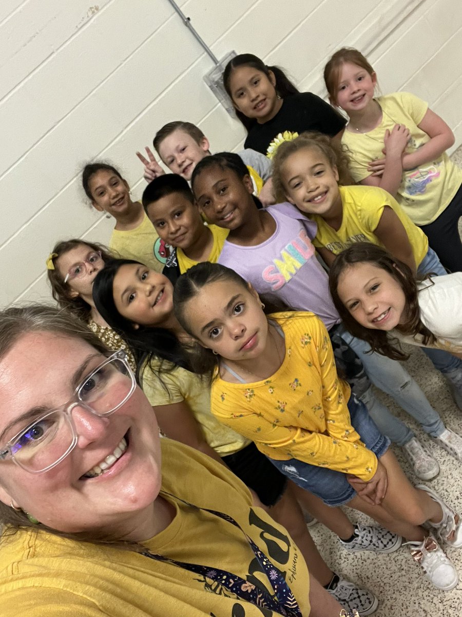 OE3rd's tweet photo. Kiddos in @MsAvants_OE class are wearing yellow because they want to brighten someone’s day! #StartWithHello #SandyHookPromise @HumbleISD_OE https://t.co/S1qtPekofW