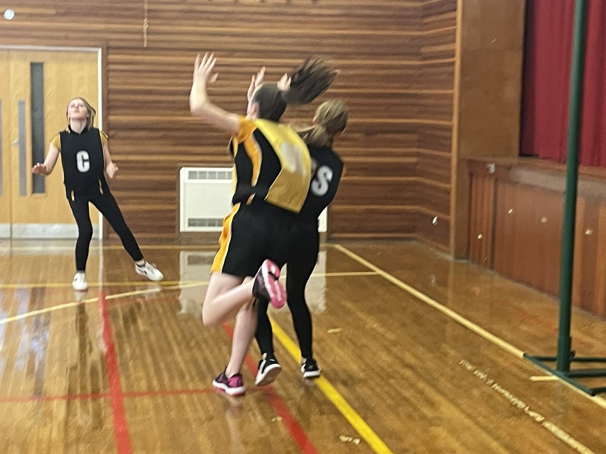 DunclugPE's tweet photo. Year 10 netballers were back in action this afternoon. Mrs Broadhurst reported it was highly competitive! https://t.co/mbBpqFzvPe
