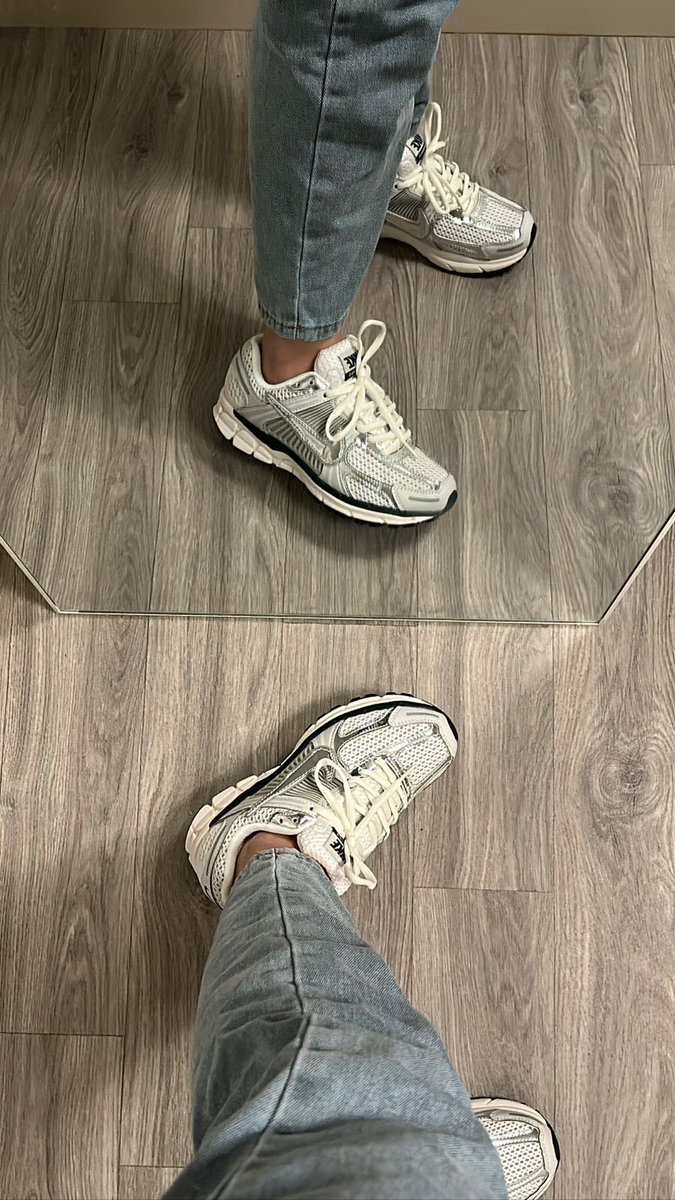 _BAHI1_'s tweet photo. .
.
Nike 🩶 https://t.co/gLBcfi7umP