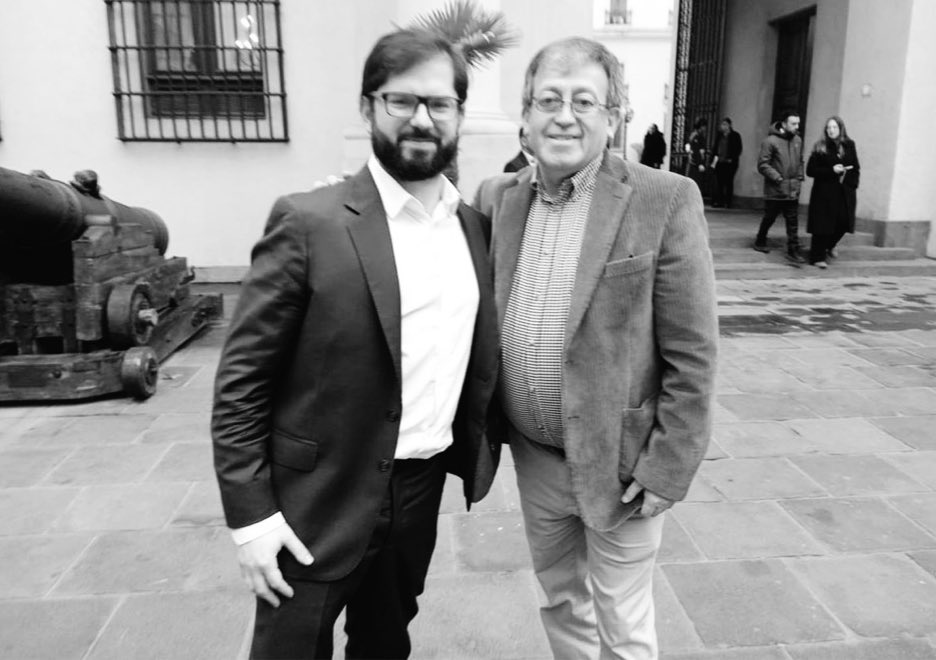 🔴 #URGENTE | Carabineros encuentra drogas y armas de fuego en allanamiento a Municipalidad de Puerto Montt liderada por el alcalde socialista Gervoy Paredes. Todo en el marco de una investigación por corrupción.