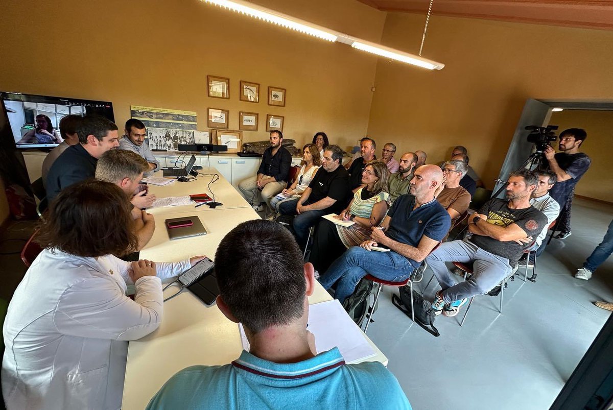 anian68's tweet photo. Hem renovat els representants del Consorci de les #Gavarres
L’alcalde de Cruïlles-Monells-Sant Sadurní, Daniel Encinas, serà el nou president en substitució de Pau Presas, que passarà a ser-ne vicepresident
i la Nines Rivas ocuparà la segona vicepresidència.
#cultura #patrimoni https://t.co/XgInldrCug