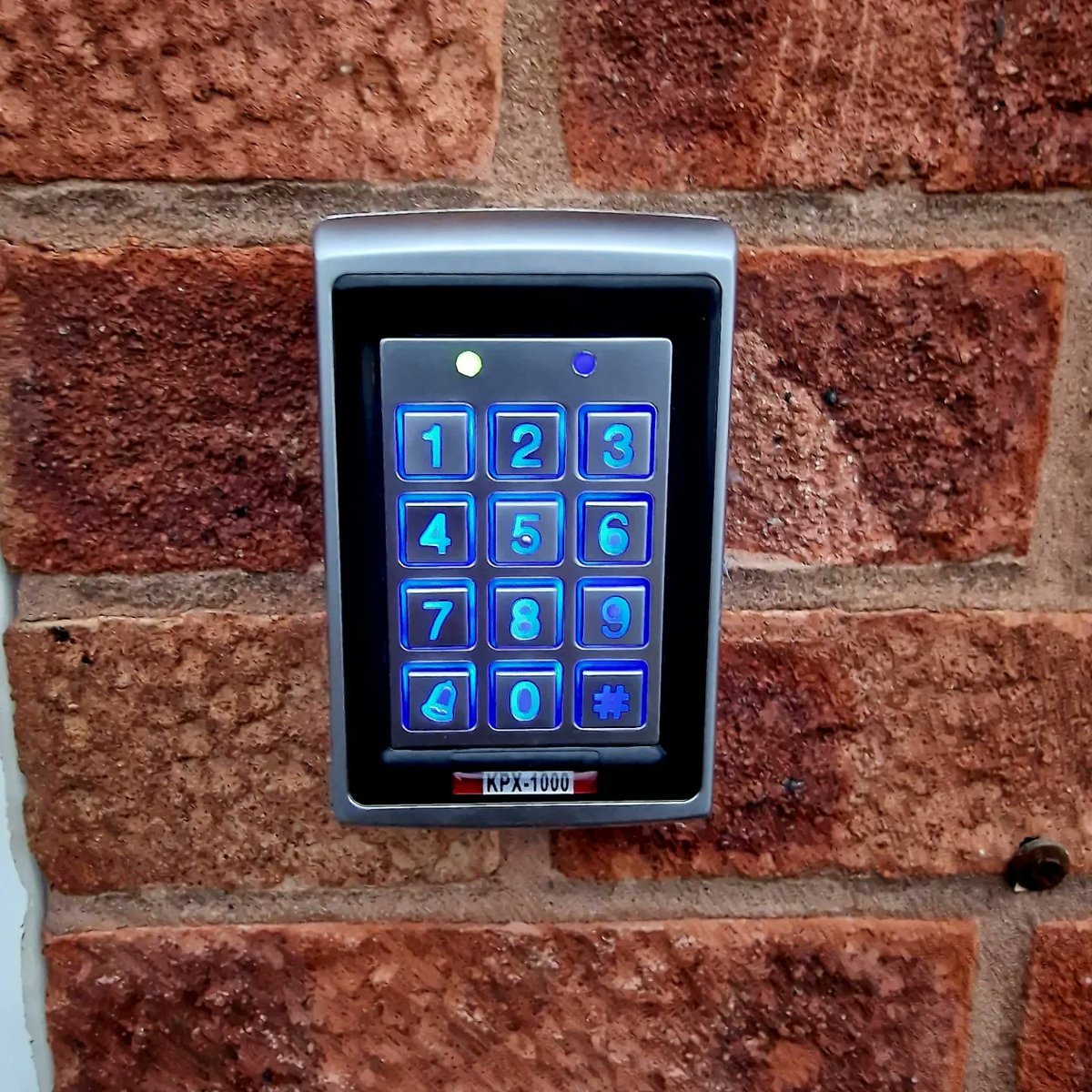 MASSecurity1's tweet photo. Today the #Masengineers called into one of our Long term Customers Pool Bank Service Station Ltd in Nuneaton. To help keep there offices secure with one of our #doorentry #systems
βοΈ : Call us on : 0800 865 4778
#protectedbyMAS | #trustinMAS | #MASlife https://t.co/gemJvCIZ1K