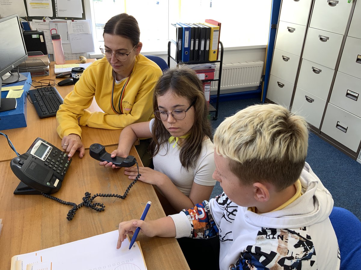 Miss Whitehouse Dosbarth Glas tweet media