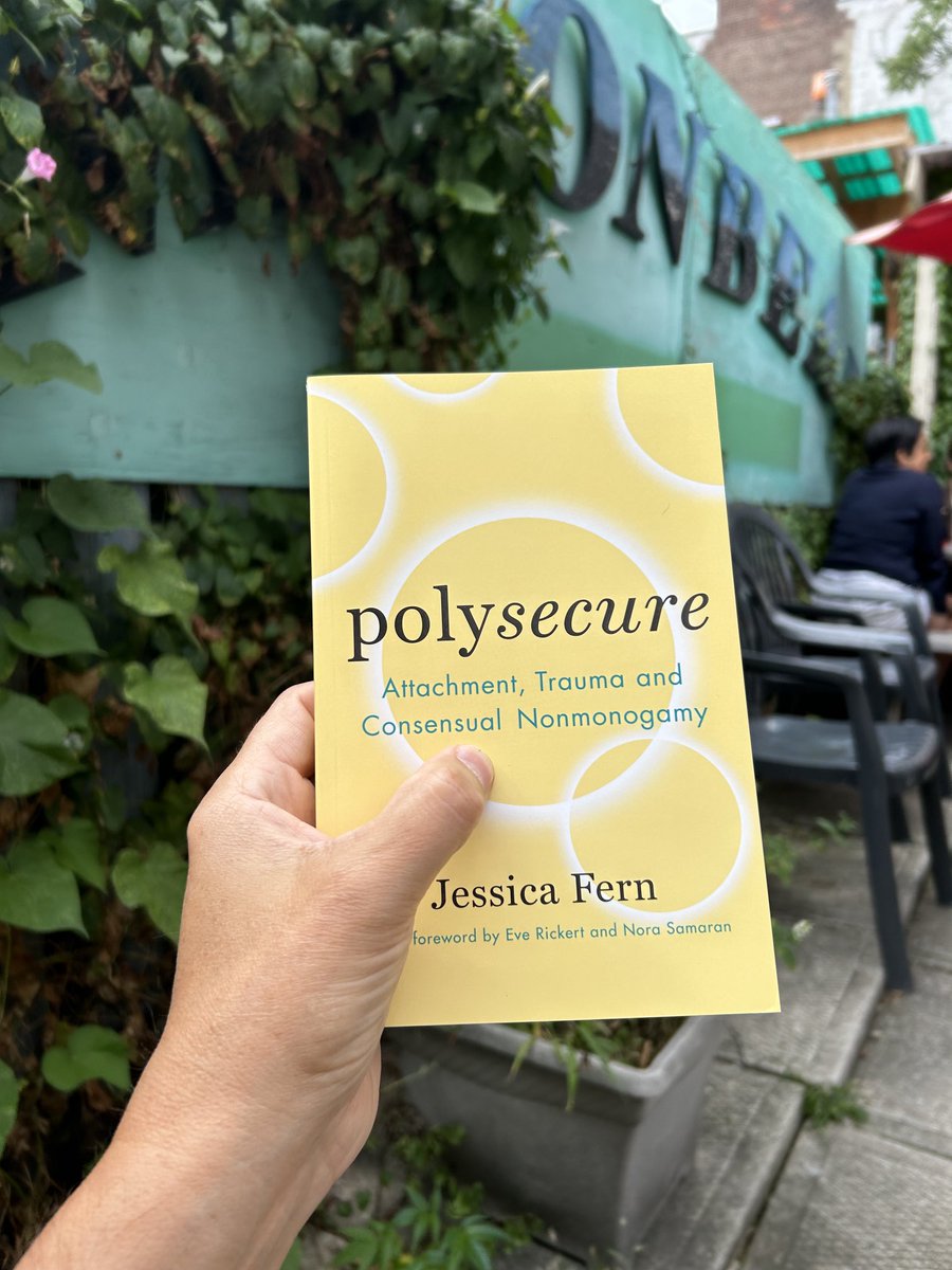 TOHedonist's tweet photo. I confess I still haven’t read this.  A serious case of NRE has inspired me to pick it up.
A future Twitter Book Club topic?
#polysecure https://t.co/KsXUzXdxKV