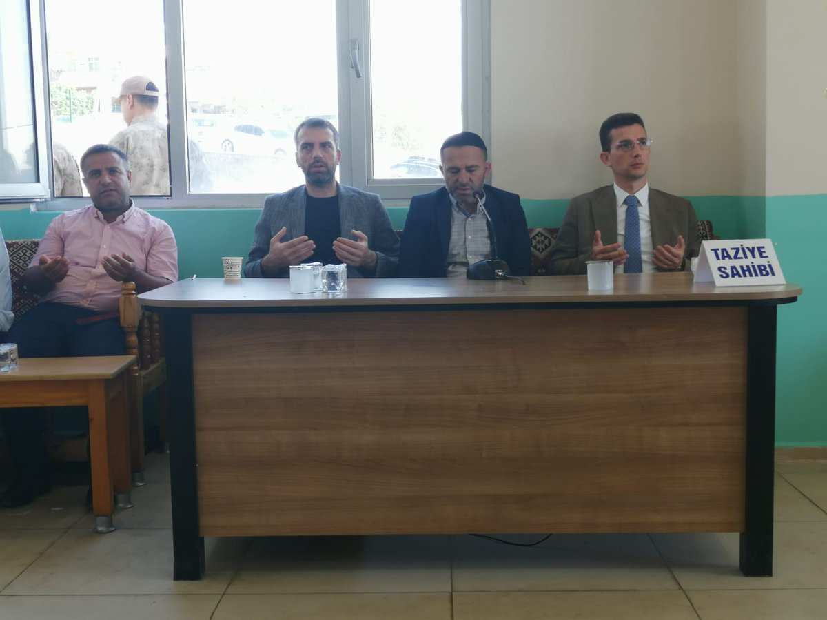Serafetin_yigit's tweet photo. Trafik kazasında hayatını kaybeden merhum Mehmet Pamuk’un, 
Taziye Evinde düzenlenen mevlid programına katıldık.

Merhuma Allah’tan rahmet, ailesine sabırlar diliyorum. https://t.co/c0B07d7uTH
