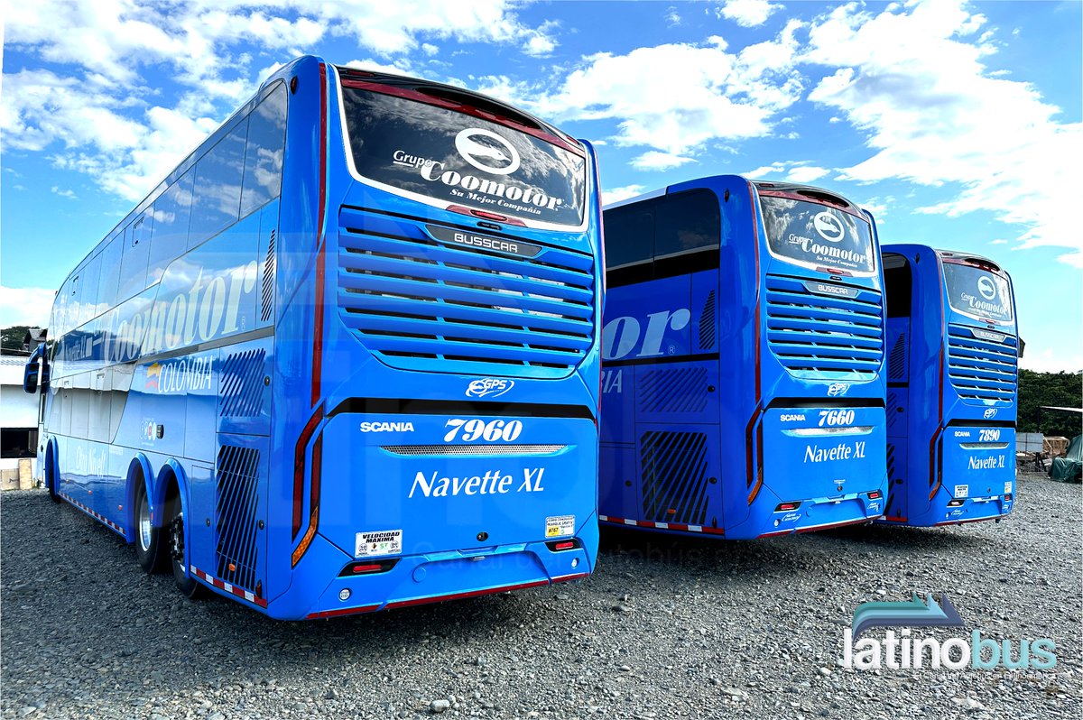 latinobus's tweet photo. Nuestro #photoshoot del día, muy #azulado. ¿Qué te parecen los nuevos #Busstar DD S1 de Grupo Coomotor, captados por nuestra lente en las instalaciones de Busscar de Colombia S.A (oficial)?
#mejorenbus #colombiabus #azulado #NavetteXL #Navette #Neiva #Coomotor #SuMejorCompañia https://t.co/gr4mxvLD8C