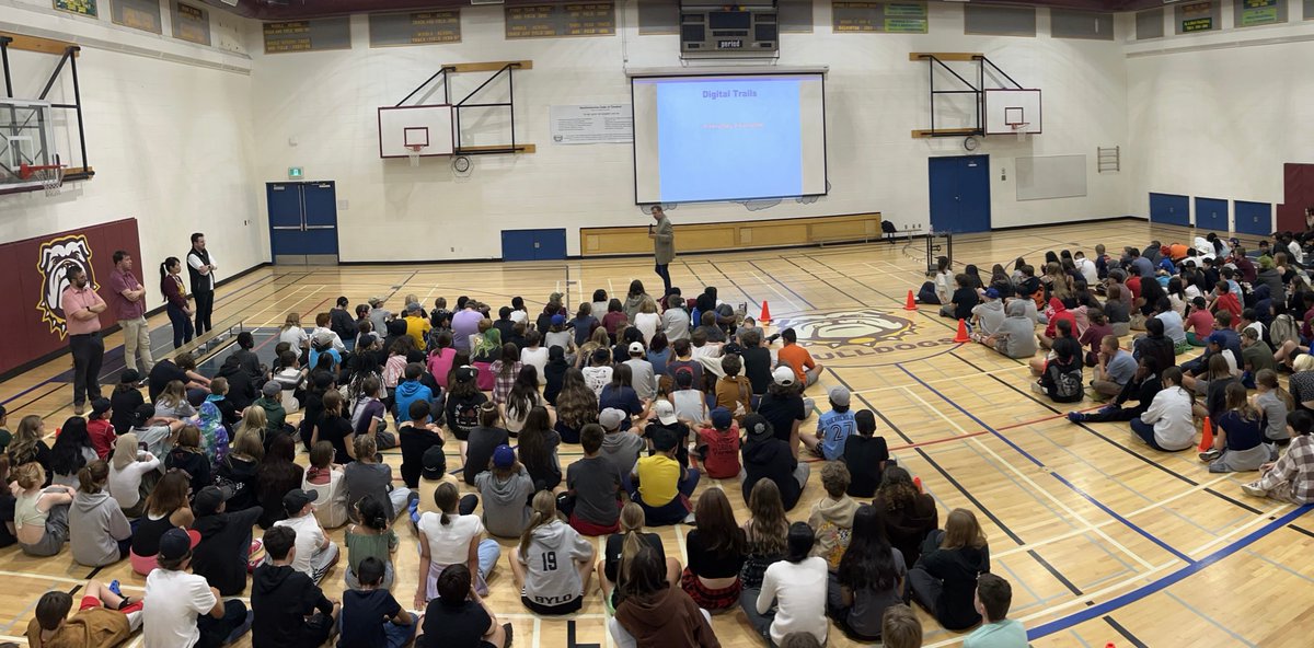Our  Bulldogs learning about internet safety! Our presenter Paul Davis taught our students a few ways to protect themselves when  navigating the internet and reminded everyone to be responsible when  using social media platforms.  #saferespectfulresponsiblebulldogs #rvsed