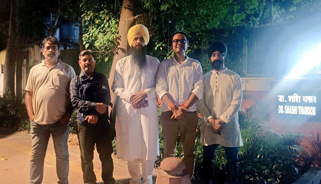 Ashish_HLA's tweet image. With Delegates of @ProfCong at Delhi Residence of Hon. Dr. @ShashiTharoor 
#ProfessionalsforProgress
@NSDaleke_inc @profcongupwest
@PragyaSingh84 @ProfCongCG
@Navneet_27 @DelhiAipc @AipcNoida 
@ProfCongHaryana  @AipcUPEast @ProfCongGurgaon @ProfCongUP 
#JudegaBHARATJeetegaINDIA