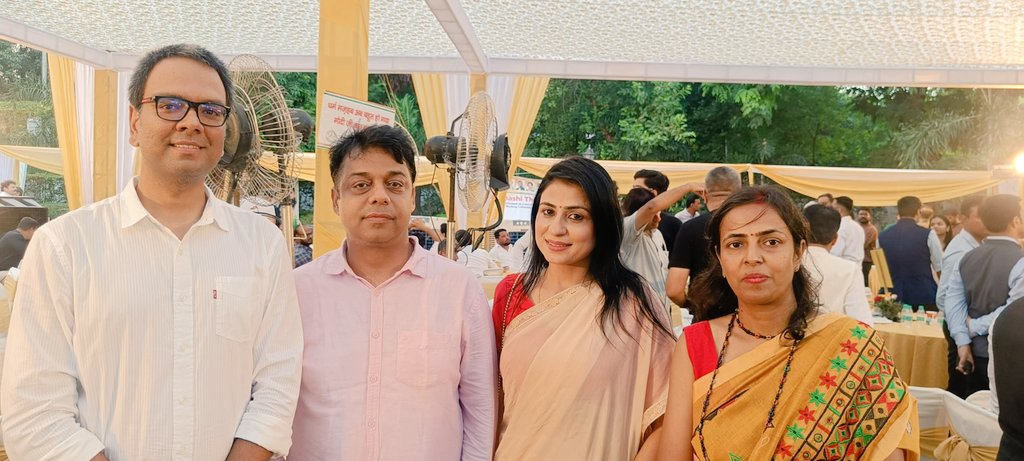 Ashish_HLA's tweet image. With Delegates of @ProfCong at Delhi Residence of Hon. Dr. @ShashiTharoor 
#ProfessionalsforProgress
@NSDaleke_inc @profcongupwest
@PragyaSingh84 @ProfCongCG
@Navneet_27 @DelhiAipc @AipcNoida 
@ProfCongHaryana  @AipcUPEast @ProfCongGurgaon @ProfCongUP 
#JudegaBHARATJeetegaINDIA