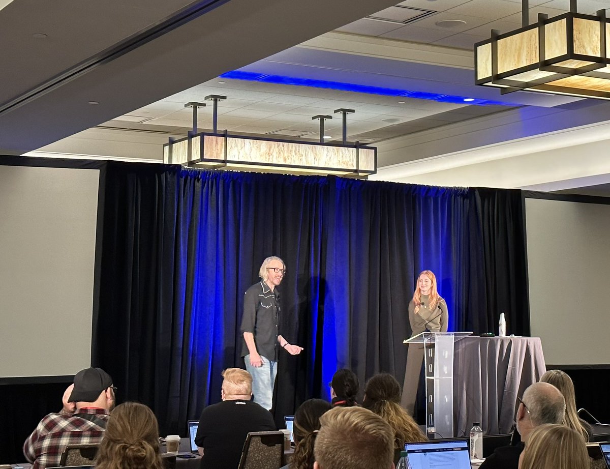 fidgetcoder's tweet image. We’re 5 mins in and I’m already in love with this talk @M_J_Robbins and @emailfromnaomi! #LitmusLive2023