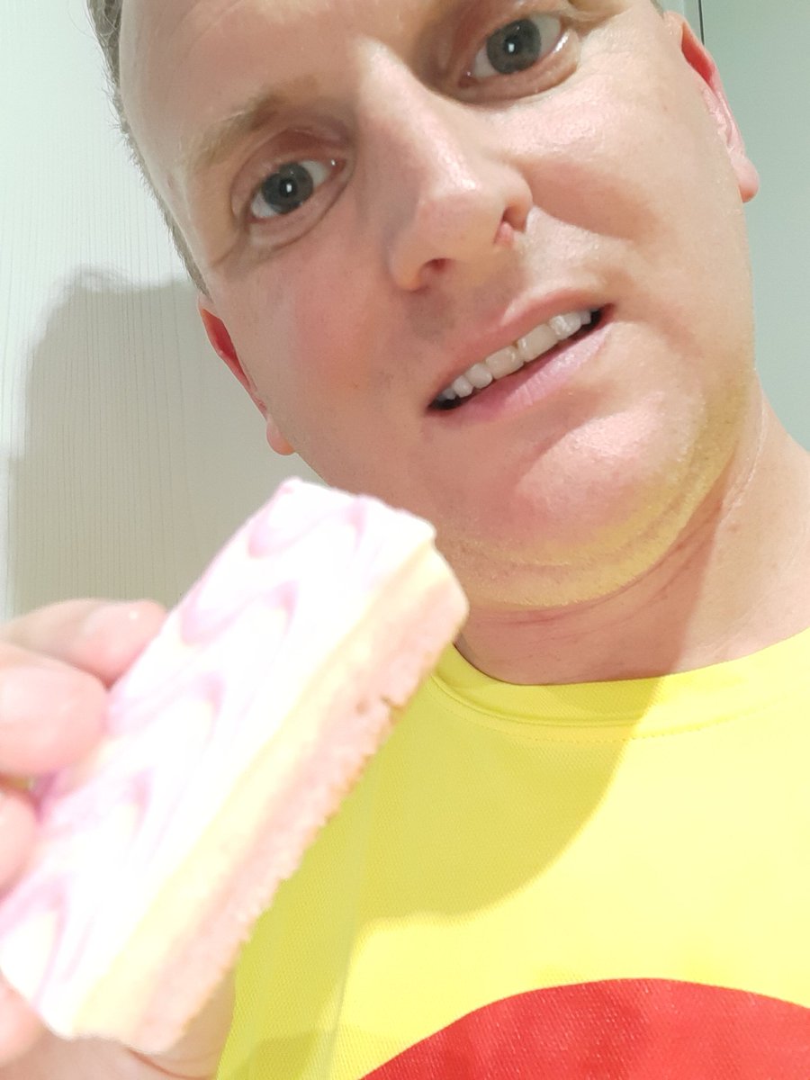 Dean0909's tweet photo. 1 mile on a Wednesday. It's a piece of cake #Swiftember https://t.co/afgLeI4TEp