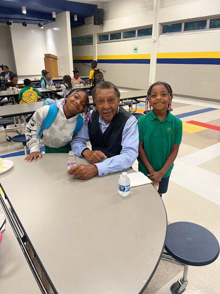 KindeziWolfpack's tweet photo. Grits &amp; Grandparents was a HUGE hit today! Thank you to all who joined us this morning and having a bite to eat with our geniuses! @KindeziSchool @KindeziED #GrandparentsDay - R.O. https://t.co/SlF7A9MBKi