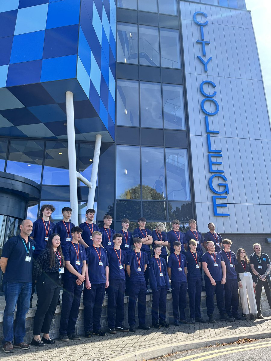 CityHts's tweet photo. Great to welcome this years @PrincessYachts first year apprentices to @cityplym for their college induction and official start date.

This years cohort of 19 apprentices are now all set for an exciting career at Plymouth’s premier luxury yacht manufacturer

#marine #manufacturing https://t.co/GDxQjHdtyd