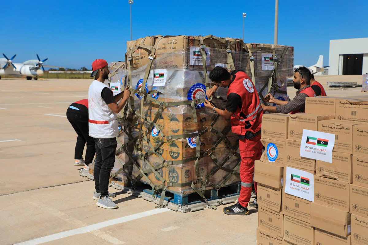 وصول طائرة الإغاثة من <a href="/krcs_org_kw/">جمعية الهلال الأحمر الكويتي</a> بـ 40 طن من المعدات والمواد الإغاثية والطبية وقوارب الإنقاذ لمساعدة المتضررين من #اعصار_دانيال في #ليبيا