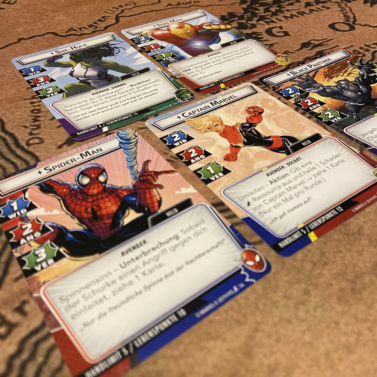Alle 5 Held:innen aus der Grundbox haben jetzt Rhino mindestens einmal verkloppt. Zeit für den nächsten Schurken! Habe noch keinen Liebling, aber Iron Man wird es denke ich eher nicht. #MarvelChampions #brettspiele