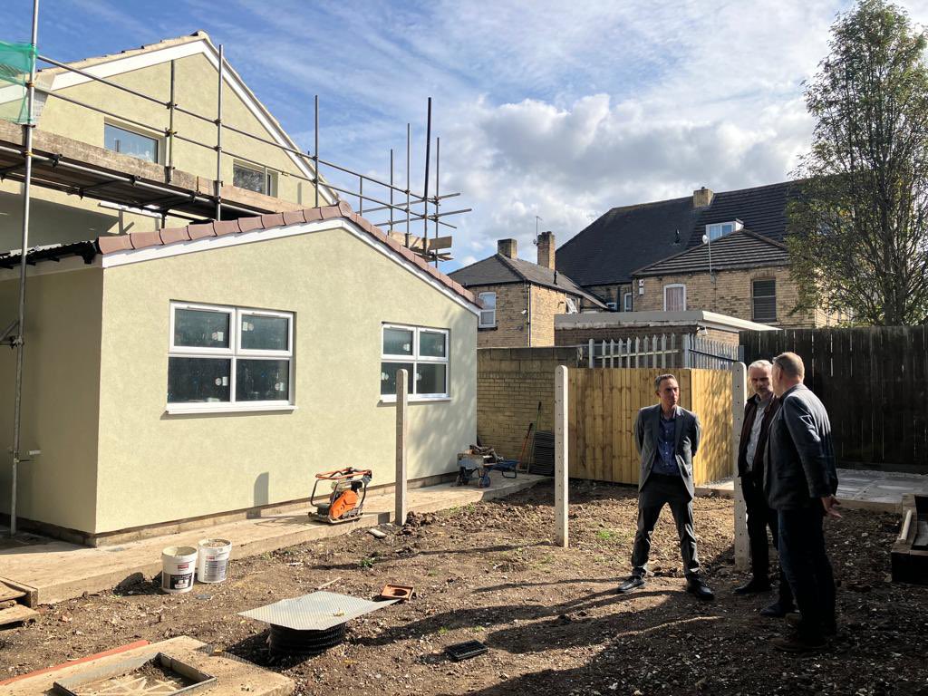 Today we hosted a visit from @cllrmikeross the Leader of Hull City Council and @paulypauluk , the portfolio holder for housing and regeneration. We showed them around our latest housing project in West Hull #housing #HullCity @Hullccnews